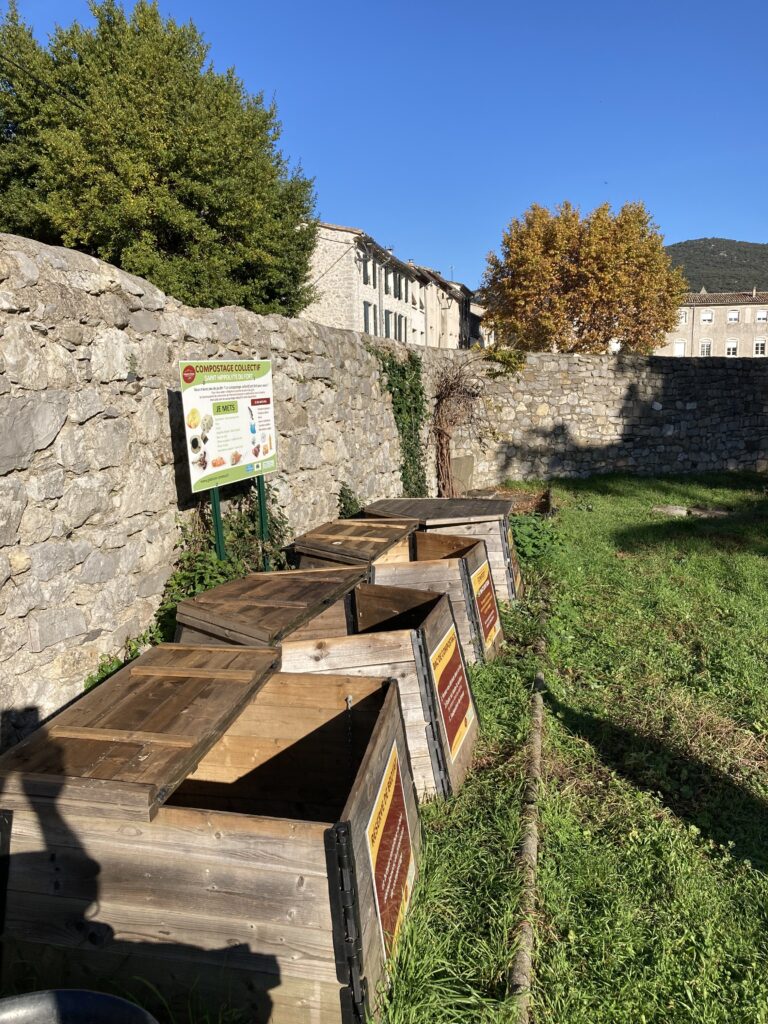 Bacs de compostage à Croix-Haute