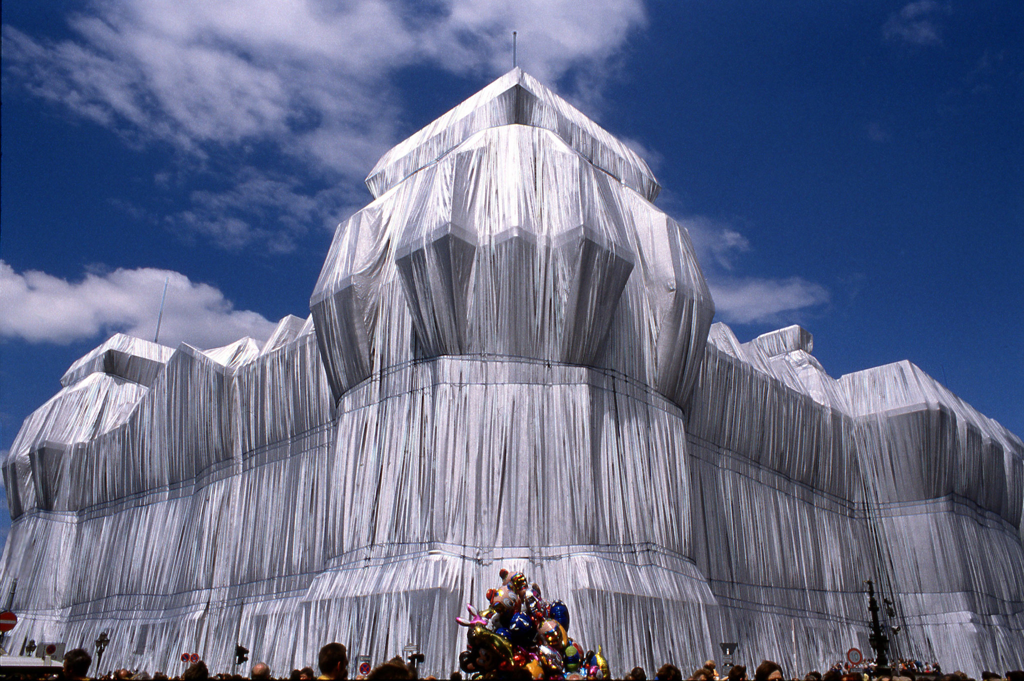 Le Reichstag de Berlin enveloppé par Christo